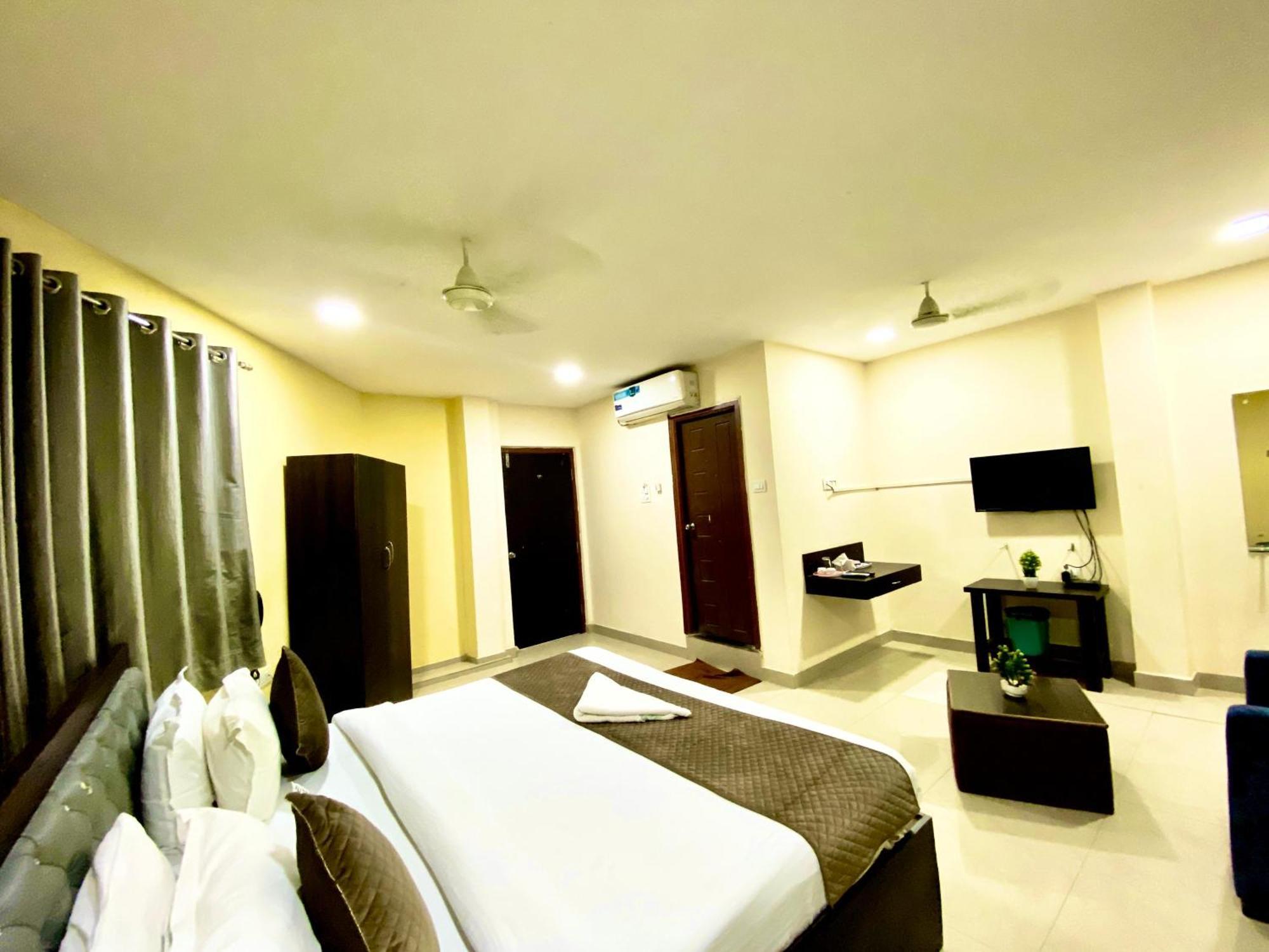 Hotel Sky Park Shamshabad Exterior foto